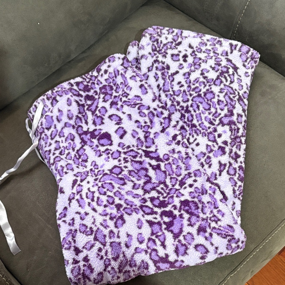 Purple Leopard fluffy fleece pajama bottoms - size medium - wide leg - cozy